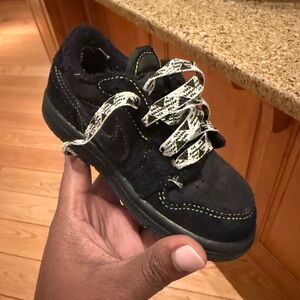 Black Travis Scott Jordan 1s JordanNike Kids Black Sneakers with Patterned Laces